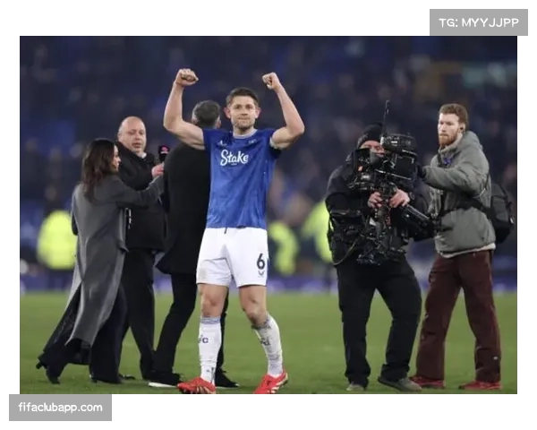 埃弗顿定位球进攻中利用身高优势 塔尔科夫斯基多次制造威胁